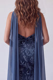 Robe longue sirène en velours marine sans bustier à fronçages avec écharpe au col