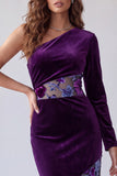 Robe de soirée longue prune fourreau à une épaule en velours avec fleurs