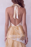 Robe longue formelle champagne à encolure dos-nu ligne A à étages avec volants