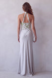 Robe de cérémonie longue grise fourreau à encolure dos-nu en satin floral