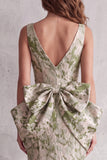Robe de cérémonie longue sirène sauge poussiéreuse à col V, asymétrique haute-basse avec nœud