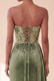 Corset vert à fourreau en velours sans bretelles en velours à flèches longues robe formelle avec serpentin latéral
