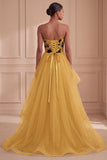 Robe longue formelle jaune roux bretelle, tirée en A, à étages et à étages
