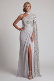 Robe de mère de la mariée à fourreau gris à col haut à col haut et une épaule longue