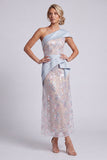 Robe de la mère de la mariée à fourreau bleu clair à fourreau bleu clair à paillettes sur une épaule