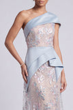 Robe de la mère de la mariée à fourreau bleu clair à fourreau bleu clair à paillettes sur une épaule