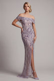 Fourreau lilas décollé sur l’épaule, paillettes latérales, fente sur le côté, robe de la mère de la mariée