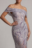 Fourreau lilas décollé sur l’épaule, paillettes latérales, fente sur le côté, robe de la mère de la mariée