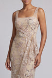 Robe de mère de la mariée à étui champagne à col carré à col carré et froncée