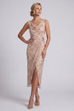 Robe de la mère de la mariée champagne à col fourreau, col à cou plissé, midi frappée sur le côté