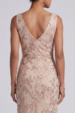 Robe de la mère de la mariée champagne à col fourreau, col à cou plissé, midi frappée sur le côté