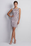 Robe courte de la mère de la mariée à étui lilas à col bateau perlé