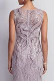 Robe courte de la mère de la mariée à étui lilas à col bateau perlé