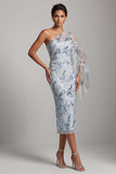 Robe de mère de la mariée à fourreau bleu clair à fourreau bleu clair brodée sur une épaule
