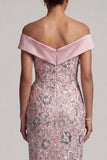 Robe mère de la mariée à la longueur thé avec fourreau rose clair sur les épaules