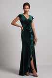 Robe de la mère de la mariée à manches vert foncé à manches perlées asymétrique de la mère de la mariée avec fente à volants
