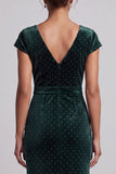 Robe de la mère de la mariée à manches vert foncé à manches perlées asymétrique de la mère de la mariée avec fente à volants