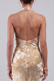 Champagne velout, col à col à cou fleuri, fourreau de jacquard, longue robe de mère de la mariée avec écharpe