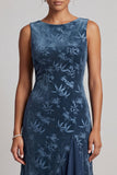 Robe mère de la mariée à col bateau bleu marine foncé en velours Jacquard, asymétrique avec fente à volants