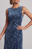 Robe mère de la mariée à col bateau bleu marine foncé en velours Jacquard, asymétrique avec fente à volants