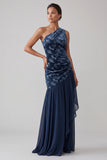 Robe de la mère de la mariée en velours marine en velours marine à une épaule asymétrique en chiffon de sirène