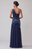 Robe de la mère de la mariée en velours marine en velours marine à une épaule asymétrique en chiffon de sirène