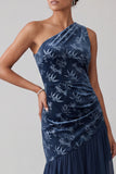 Robe de la mère de la mariée en velours marine en velours marine à une épaule asymétrique en chiffon de sirène