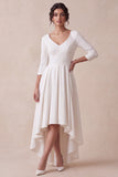 Robe de fiançailles blanche haute à ligne A à col en V avec manches 3/4