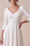 Robe de fiançailles blanche haute à ligne A à col en V avec manches 3/4