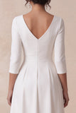 Robe de fiançailles blanche haute à ligne A à col en V avec manches 3/4
