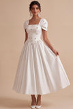 Robe de fiançailles blanches à col carré ligne A avec manches bouffantes