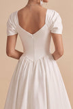 Robe de fiançailles blanches à col carré ligne A avec manches bouffantes