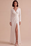 Robe de fiançailles blanche à col en V plissé en ligne A avec fente