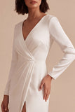 Robe de fiançailles blanche à col en V plissé en ligne A avec fente