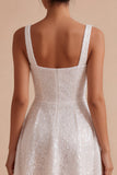 Petite robe blanche mini A-Line à col carré à paillettes scintillantes