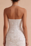 Robe de fiançailles sans bretelles blanche à ourlet fleuri appliquée asymétrique à ourlet haut-bas