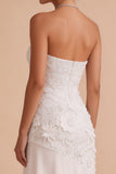 Robe de fiançailles sans bretelles blanche à ourlet fleuri appliquée asymétrique à ourlet haut-bas