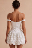 Corset A-Line Mini Petite robe blanche à épaules dénudées avec des appliques floraux