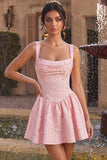 Robe courte de rentrée à la maison à col carré rose jacquare basque à bretelles épaisses