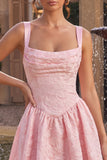 Robe courte de rentrée à la maison à col carré rose jacquare basque à bretelles épaisses