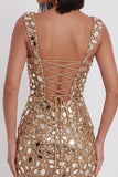 Sequins miroir dorés, tulle bodycon épais, bretelles épaisses, robe courte de rentrée à la maison avec fente latérale