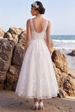 Robe longue de mariée blanche ligne A à col V avec broderie florale