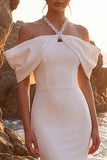 Robe longue de mariée blanche en satin à encolure dos-nu, perlée