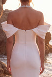 Robe longue de mariée blanche en satin à encolure dos-nu, perlée
