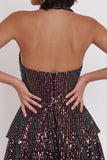 Robe cocktail courte à paillettes noire noire à col nu et à volants à volants