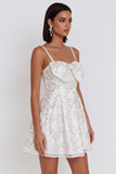 Robe cocktail courte à bretelles fines à paillettes blanches A-Line A-line avec nœud