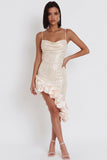 Robe cocktail midi à col en ivoire à volants asymétriques à volants hauts-bas avec paillettes à fourreau
