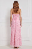 Robe longue de demoiselle d’honneur rose sans bretelles rose à fourreau fleuri appliqué