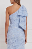 Robe longue de demoiselle d’honneur à fleurs à une épaule en sirène bleu clair