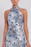 Robe longue de demoiselle d’honneur à fleurs bleu poussiéreux en gaine à dos nus